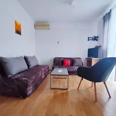 Tina Apartman *